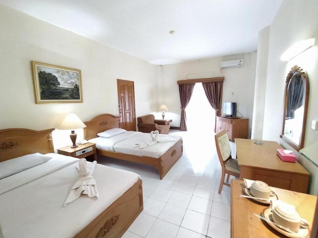 Oyo 395 Tretes Raya Hotel Prigen Zewnętrze zdjęcie