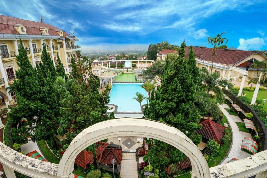 Oyo 395 Tretes Raya Hotel Prigen Zewnętrze zdjęcie